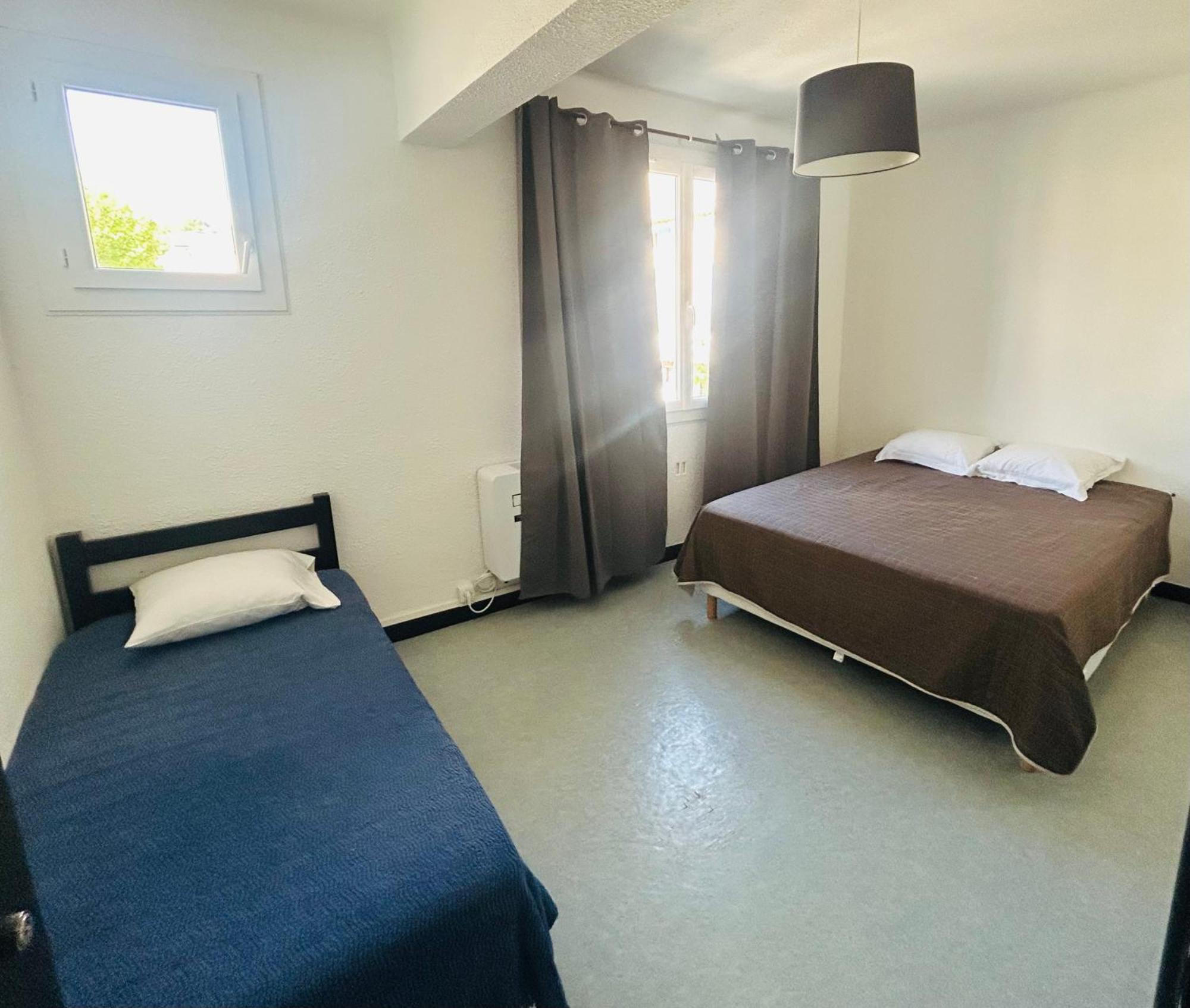 Nissan-lez-Enserune Hotel L'Acropole מראה חיצוני תמונה
